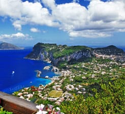 Sådan booker du en færge til Capri 