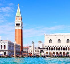 Sådan booker du en færge til Venedig 